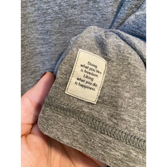 Vuori Long Sleeve Strato Tech Tee in Heather Grey Men's sz. S - Picture 6 of 6